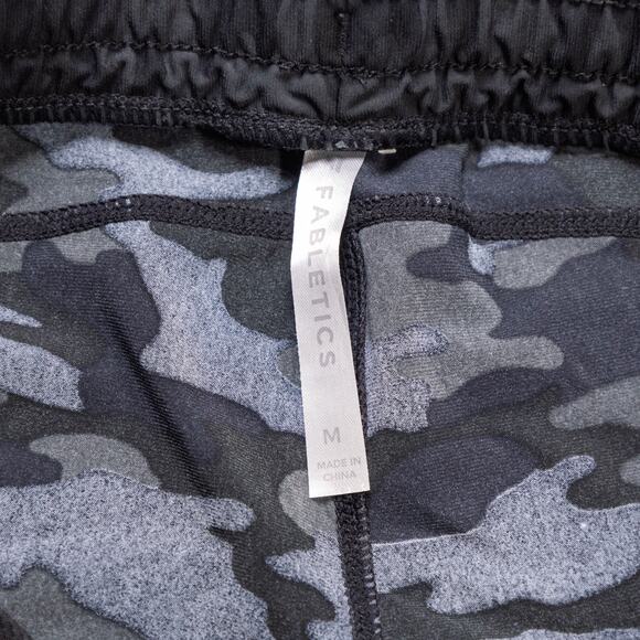 Fabletics The One High Waisted Performance Jogger Tonal Camo Womens Size M NWOT - Picture 10 of 12